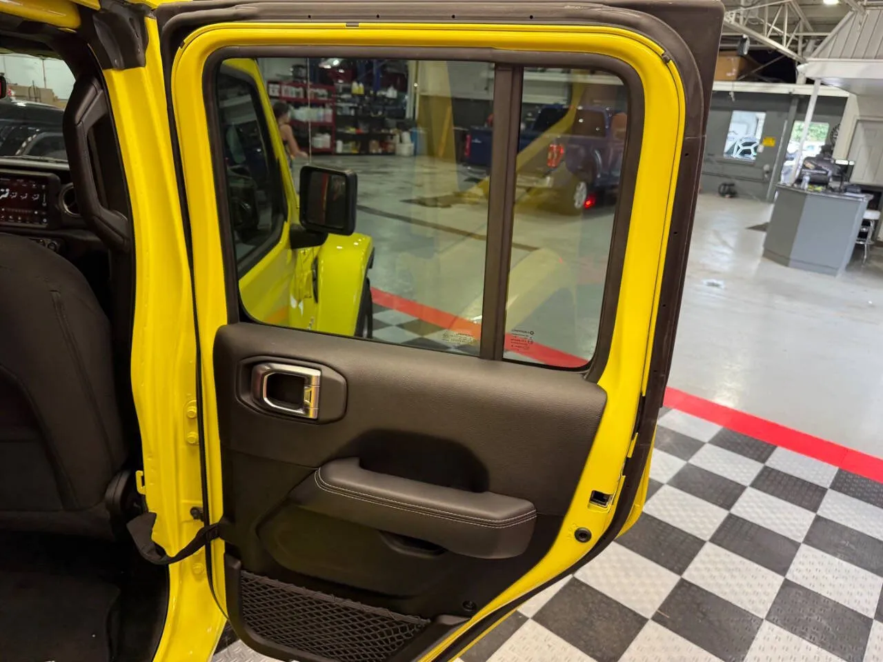 2023 Jeep Wrangler 4-Door Sahara - Photo 26