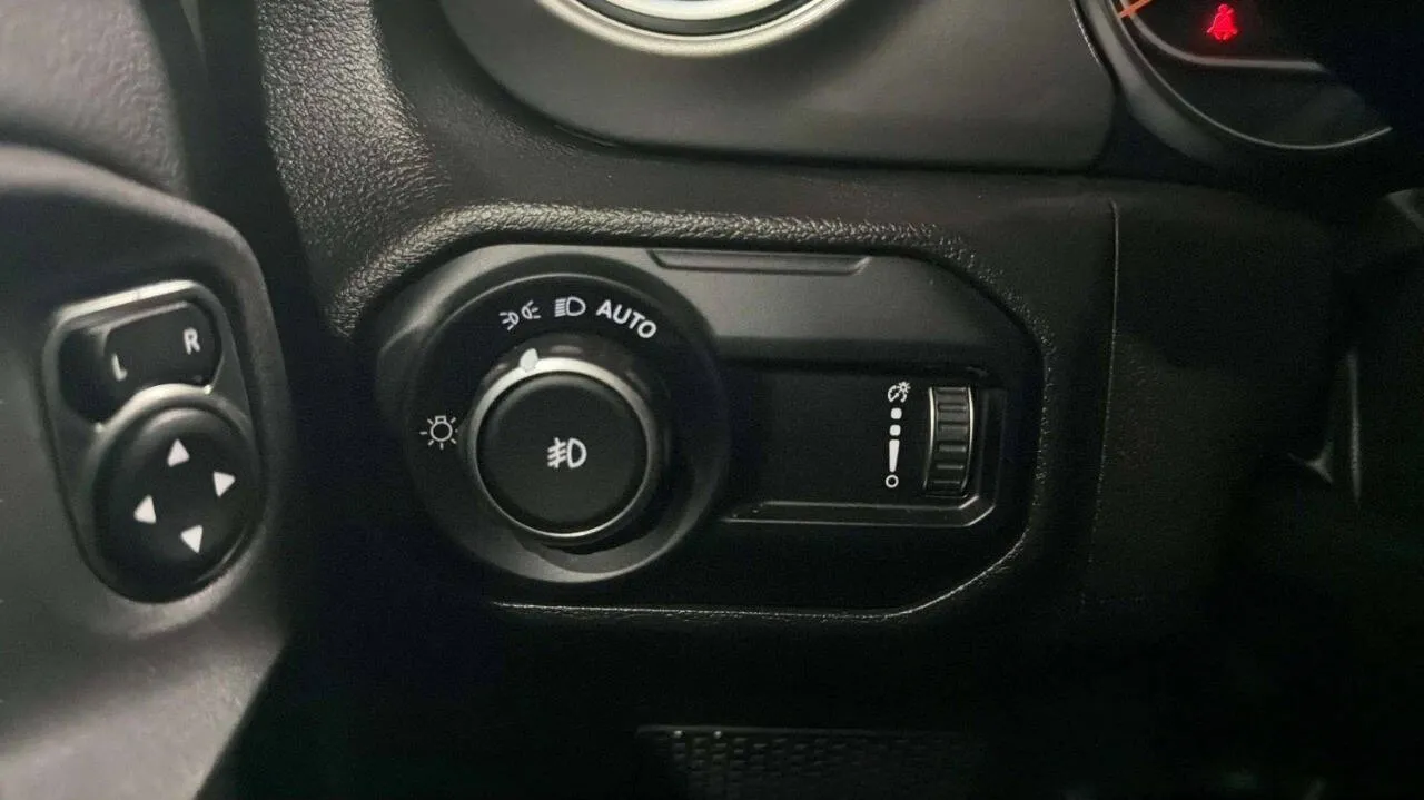 2023 Jeep Wrangler 4-Door Sahara - Photo 23