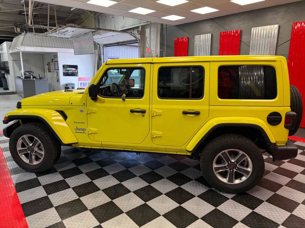 2023 Jeep Wrangler 4-Door Sahara - Photo 6