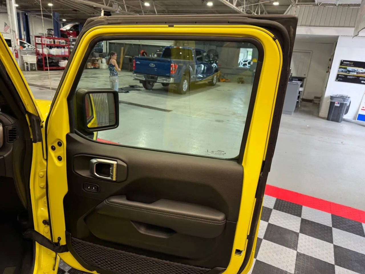 2023 Jeep Wrangler 4-Door Sahara - Photo 29