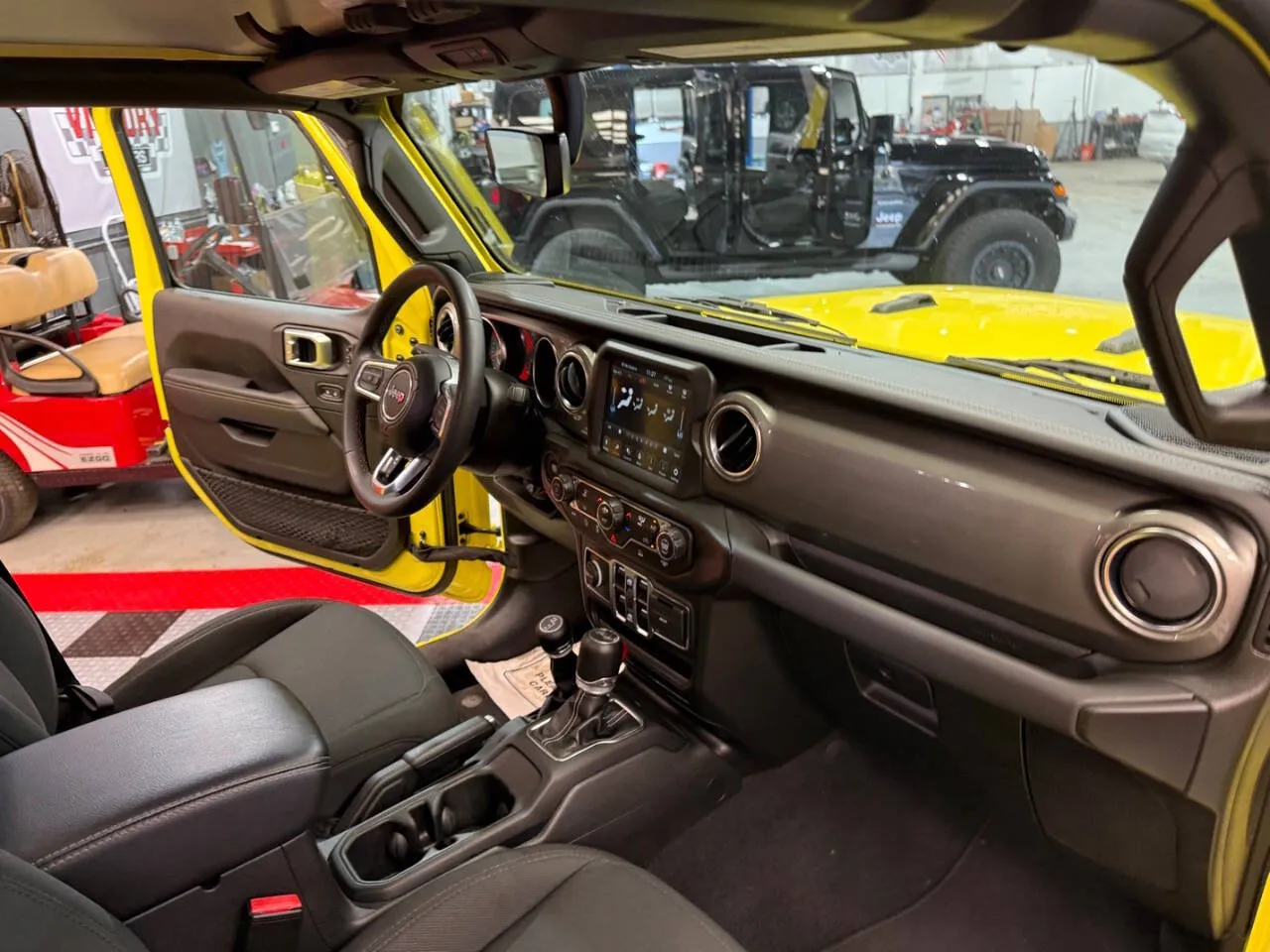 2023 Jeep Wrangler 4-Door Sahara - Photo 32