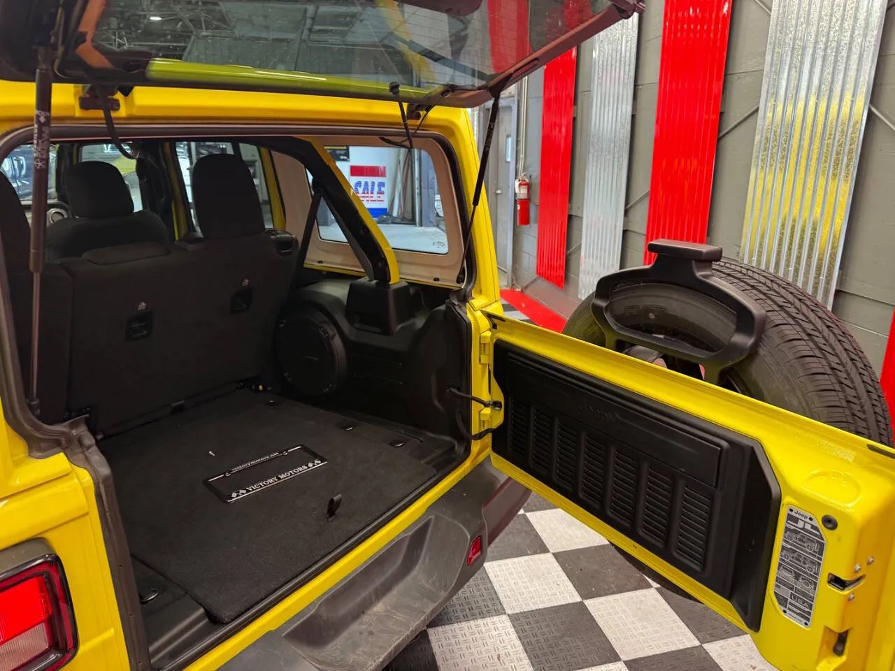 2023 Jeep Wrangler 4-Door Sahara - Photo 24