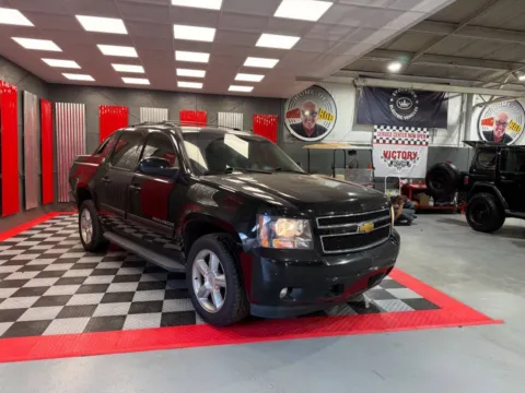 Black 2013 Chevrolet Avalanche LS Black Diamond 4x4 4dr Crew Cab Pickup for sale in Lake Orion, MI