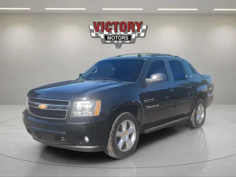 Black 2013 Chevrolet Avalanche LS Black Diamond 4x4 4dr Crew Cab Pickup for sale in Lake Orion, MI