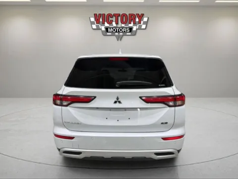 More photos of 2023 Mitsubishi Outlander SE AWD 4dr SUV at Victory Motors Lake Orion, MI