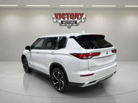 Another view of 2023 Mitsubishi Outlander SE AWD 4dr SUV for sale in Lake Orion, MI at Victory Motors Lake Orion