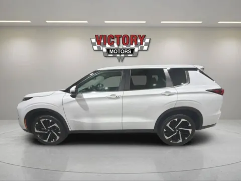 Photos of 2023 Mitsubishi Outlander SE AWD 4dr SUV for sale in Lake Orion, MI at Victory Motors Lake Orion