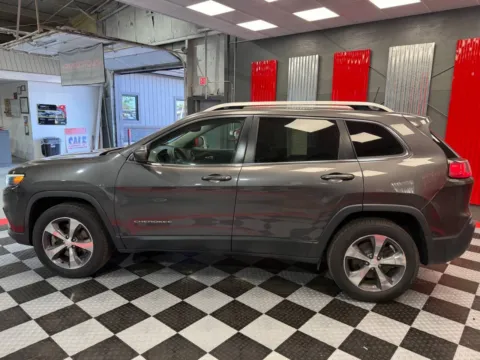 More photos of 2019 Jeep Cherokee Limited 4x4 4dr SUV at Victory Motors Lake Orion, MI