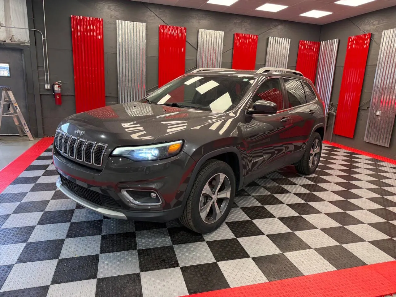 Gray 2019 Jeep Cherokee Limited 4x4 4dr SUV for sale in Lake Orion, MI