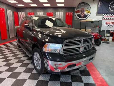 Black 2018 RAM 1500 Big Horn 4x4 4dr Crew Cab 5.5 ft. SB Pickup for sale in Lake Orion, MI