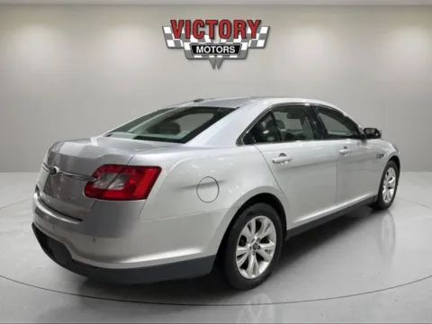 More photos of 2011 Ford Taurus SEL 4dr Sedan at Victory Motors Lake Orion, MI