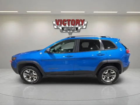Photos of 2019 Jeep Cherokee Trailhawk 4x4 4dr SUV for sale in Lake Orion, MI at Victory Motors Lake Orion