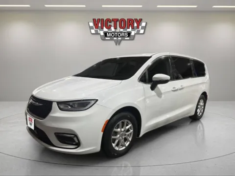 White 2023 Chrysler Pacifica Touring L 4dr Mini Van for sale in Lake Orion, MI