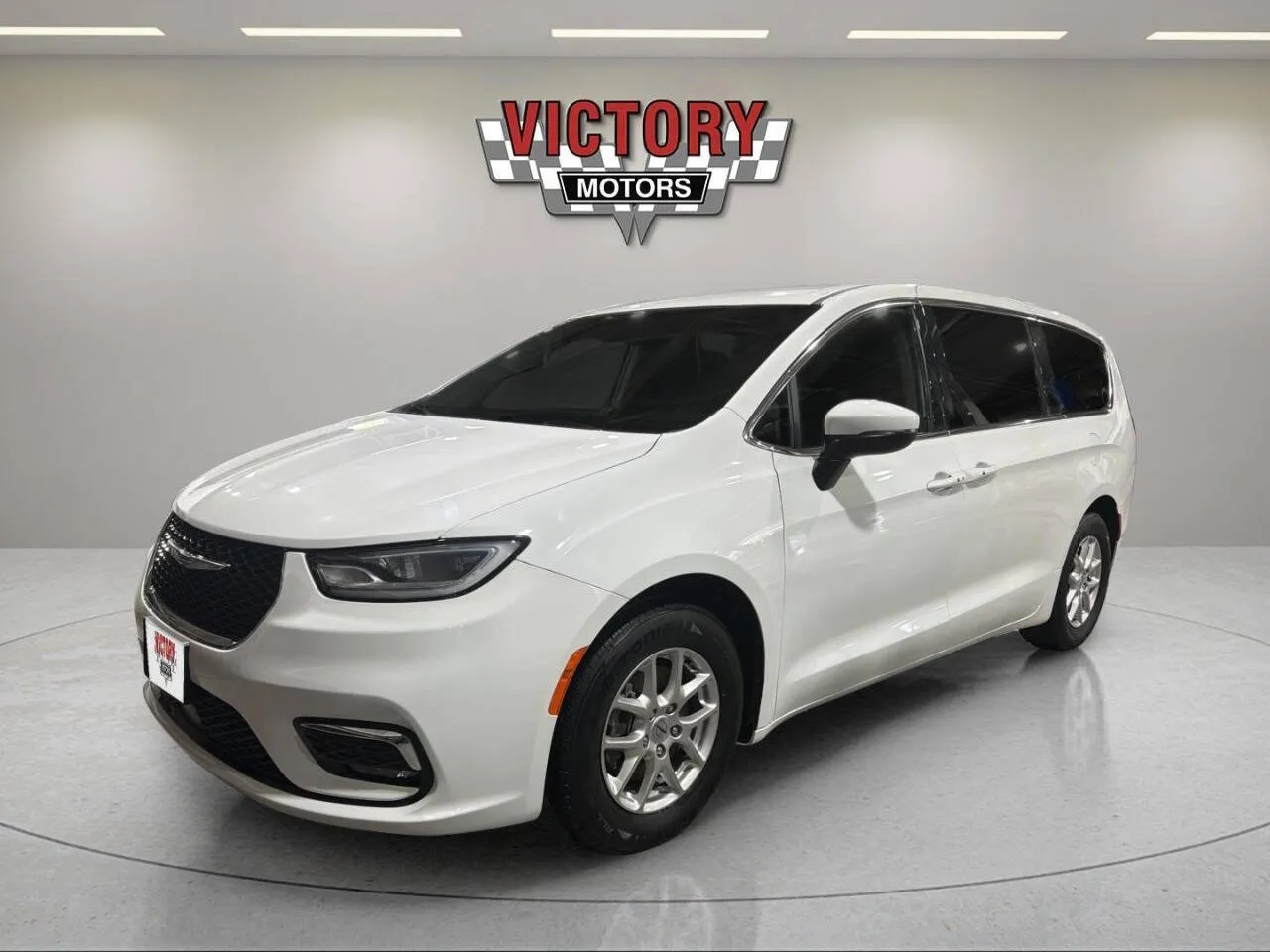 2023 Chrysler Pacifica Touring L's photo