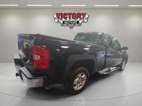 More photos of 2009 Chevrolet Silverado 1500 LT 4x2 4dr Extended Cab 6.5 ft. SB at Victory Motors Lake Orion, MI