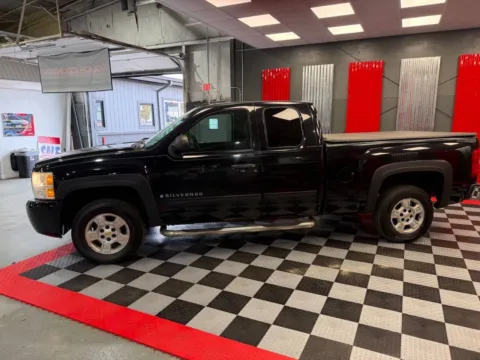 More photos of 2009 Chevrolet Silverado 1500 LT 4x2 4dr Extended Cab 6.5 ft. SB at Victory Motors Lake Orion, MI