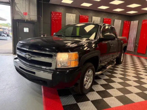 Another view of 2009 Chevrolet Silverado 1500 LT 4x2 4dr Extended Cab 6.5 ft. SB for sale in Lake Orion, MI at Victory Motors Lake Orion