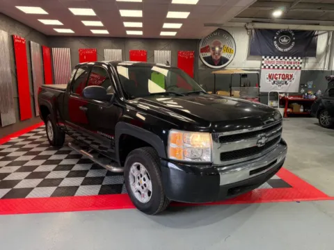 Black 2009 Chevrolet Silverado 1500 LT 4x2 4dr Extended Cab 6.5 ft. SB for sale in Lake Orion, MI