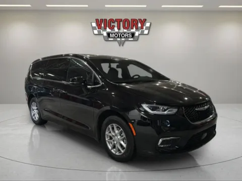 Black 2025 Chrysler Pacifica Select 4dr Mini Van for sale in Lake Orion, MI