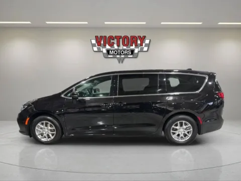 More photos of 2025 Chrysler Pacifica Select 4dr Mini Van at Victory Motors Lake Orion, MI