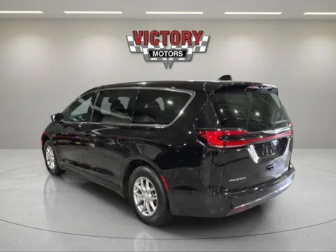 More photos of 2025 Chrysler Pacifica Select 4dr Mini Van at Victory Motors Lake Orion, MI