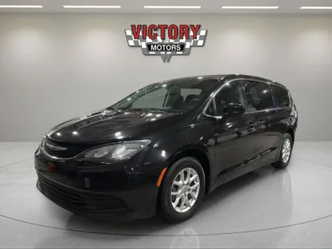 Black 2017 Chrysler Pacifica Touring 4dr Mini Van for sale in Lake Orion, MI