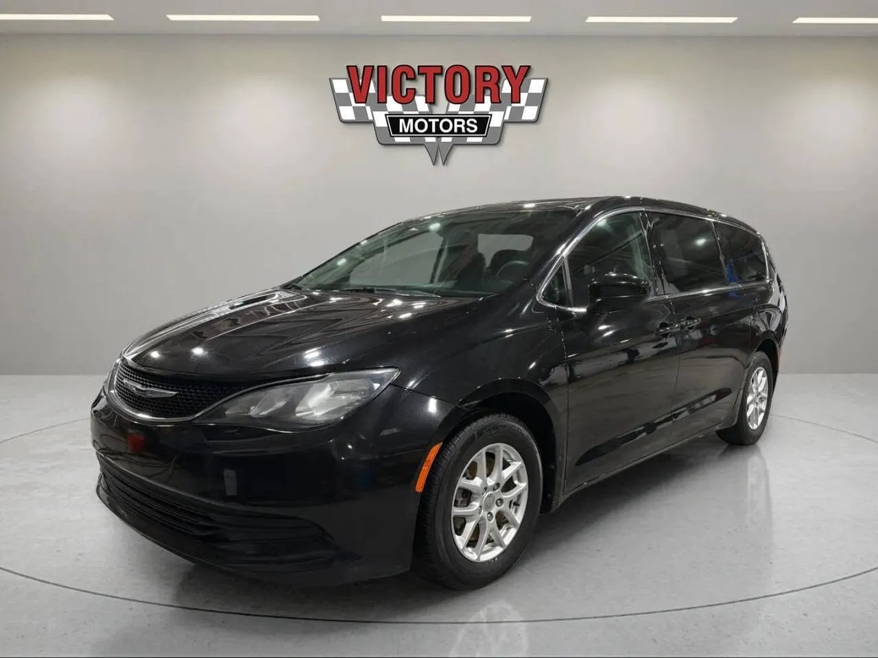 2017 Chrysler Pacifica Touring's photo