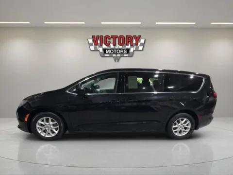 Photos of 2017 Chrysler Pacifica Touring 4dr Mini Van for sale in Lake Orion, MI at Victory Motors Lake Orion