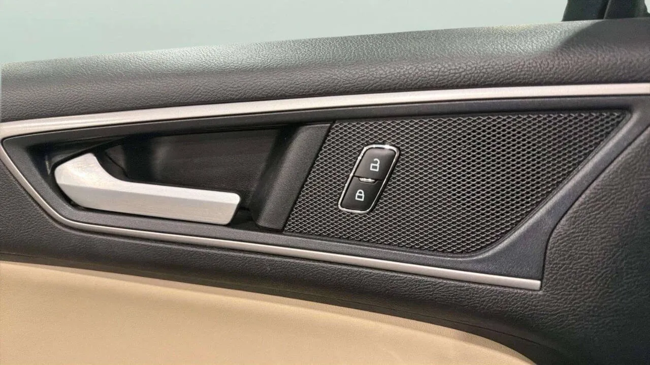 2022 Ford Edge SEL - Photo 17