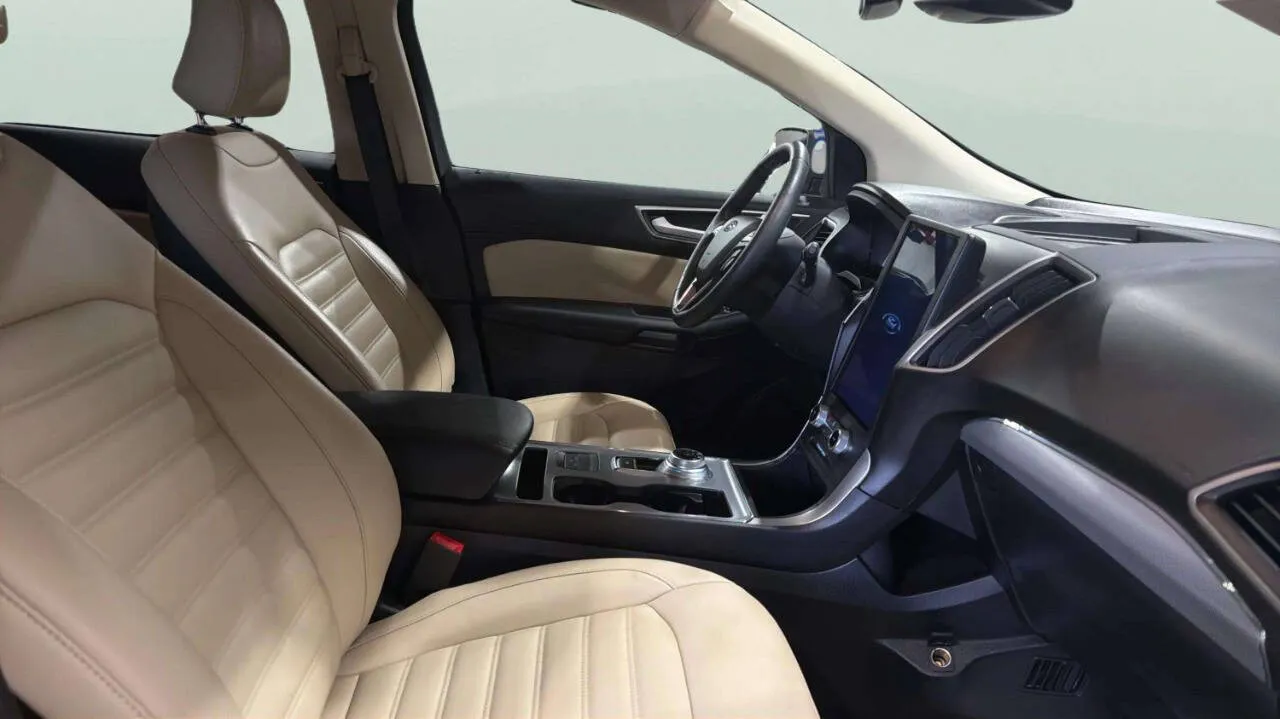 2022 Ford Edge SEL - Photo 9