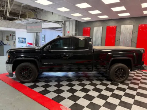 More photos of 2017 GMC Sierra 1500 SLE 4x4 4dr Double Cab 6.5 ft. SB at Victory Motors Lake Orion, MI