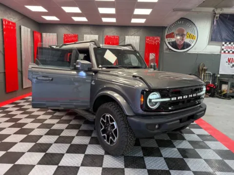 More photos of 2022 Ford Bronco Outer Banks Advanced 4x4 4dr SUV at Victory Motors Lake Orion, MI
