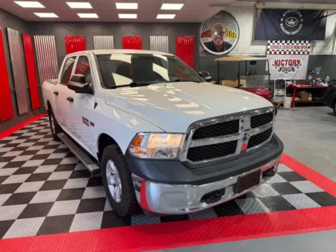 White 2018 RAM 1500 Express 4x4 4dr Crew Cab 5.5 ft. SB Pickup for sale in Lake Orion, MI