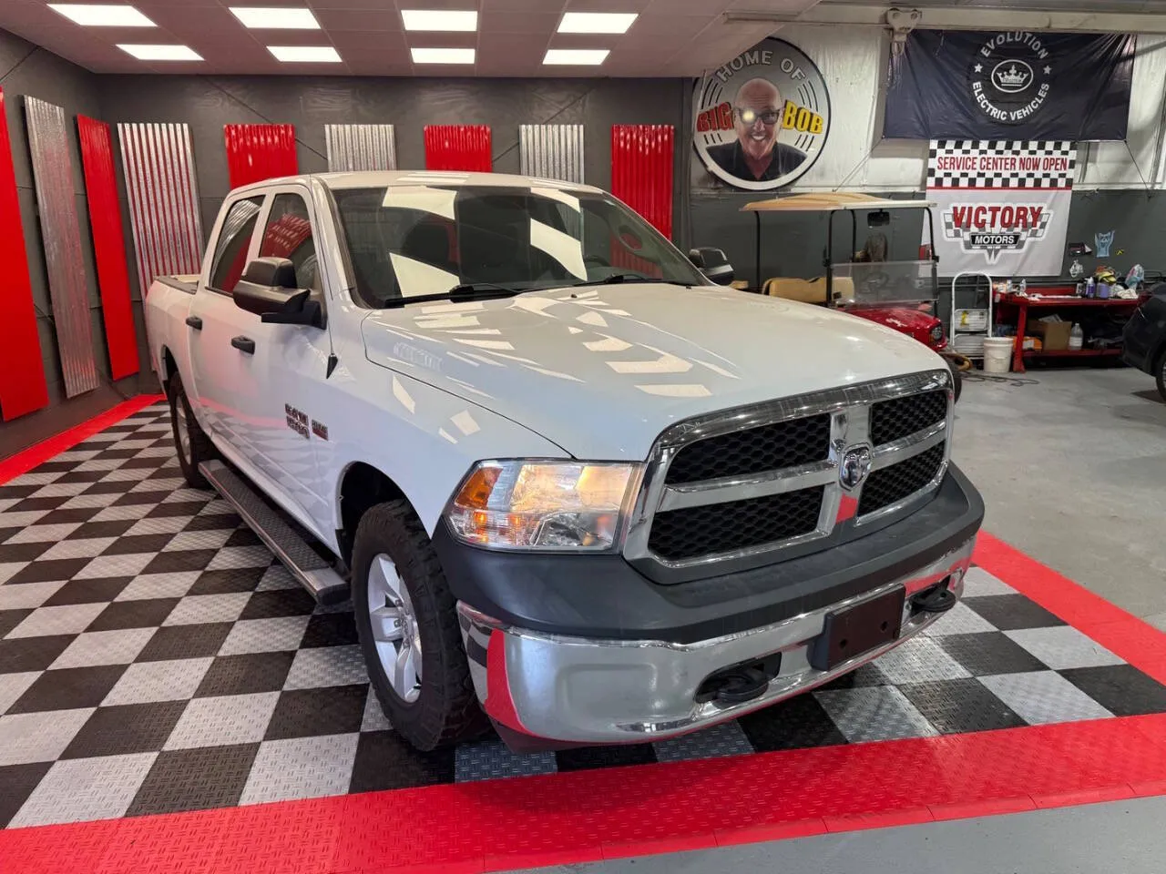 White 2018 RAM 1500 Express 4x4 4dr Crew Cab 5.5 ft. SB Pickup for sale in Lake Orion, MI