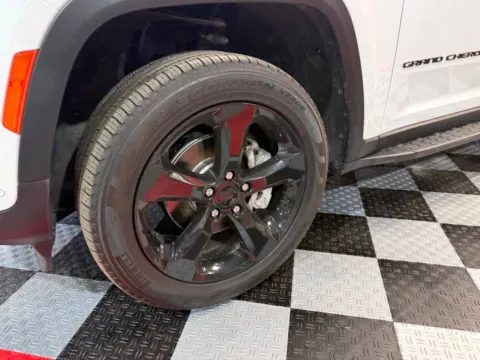 More photos of 2024 Jeep Grand Cherokee Limited 4x4 4dr SUV at Victory Motors Lake Orion, MI