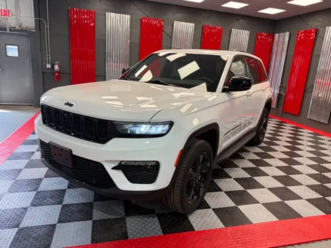 Another view of 2024 Jeep Grand Cherokee Limited 4x4 4dr SUV for sale in Lake Orion, MI at Victory Motors Lake Orion