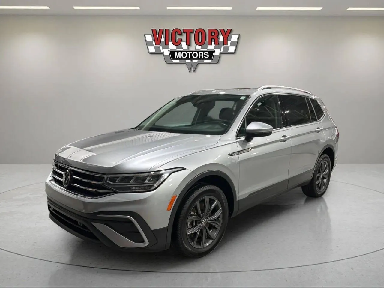 Silver 2022 Volkswagen Tiguan SE 4Motion AWD 4dr SUV for sale in Lake Orion, MI