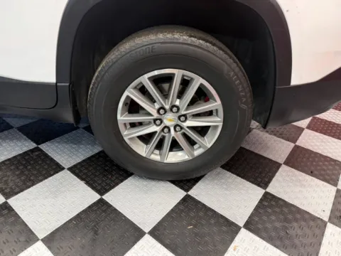 More photos of 2022 Chevrolet Traverse LT Leather 4x4 4dr SUV at Victory Motors Lake Orion, MI