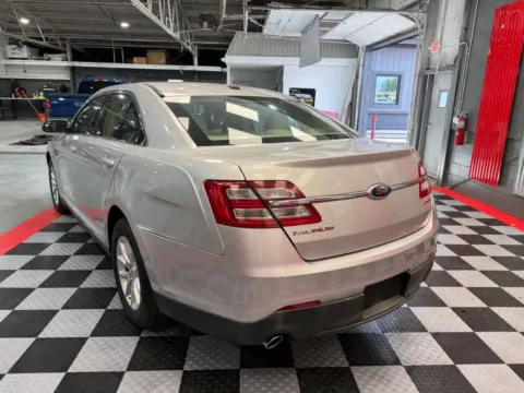 More photos of 2014 Ford Taurus SE 4dr Sedan at Victory Motors Lake Orion, MI