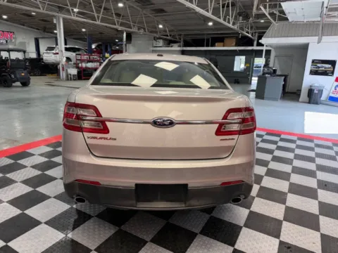 More photos of 2014 Ford Taurus SE 4dr Sedan at Victory Motors Lake Orion, MI