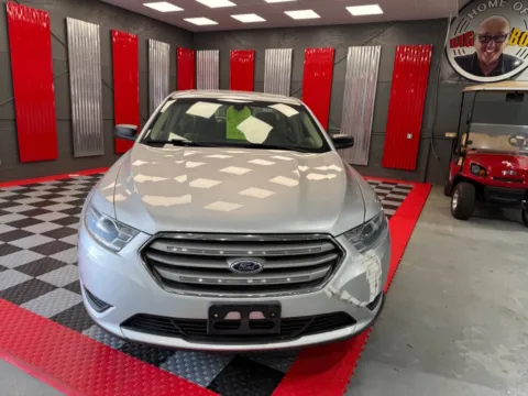 Silver 2014 Ford Taurus SE 4dr Sedan for sale in Lake Orion, MI