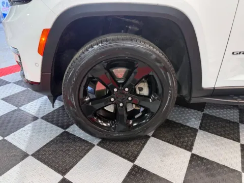 More photos of 2024 Jeep Grand Cherokee L Limited 4x4 4dr SUV at Victory Motors Lake Orion, MI