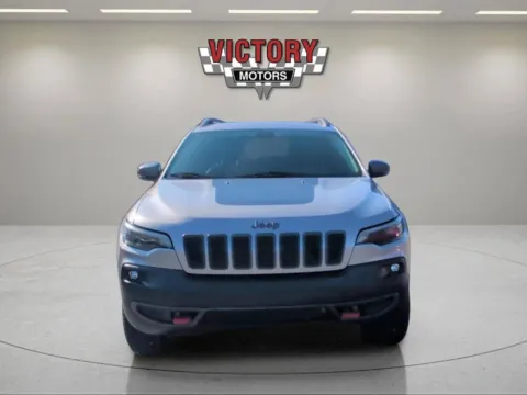 Photos of 2019 Jeep Cherokee Trailhawk 4x4 4dr SUV for sale in Lake Orion, MI at Victory Motors Lake Orion