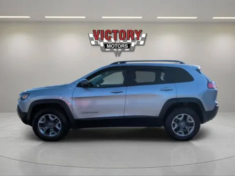 Another view of 2019 Jeep Cherokee Trailhawk 4x4 4dr SUV for sale in Lake Orion, MI at Victory Motors Lake Orion