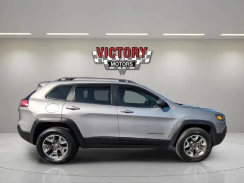 More photos of 2019 Jeep Cherokee Trailhawk 4x4 4dr SUV at Victory Motors Lake Orion, MI