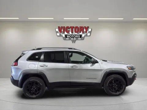 More photos of 2019 Jeep Cherokee Trailhawk 4x4 4dr SUV at Victory Motors Lake Orion, MI