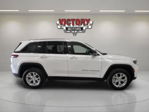 More photos of 2023 Jeep Grand Cherokee Limited 4x4 4dr SUV at Victory Motors Lake Orion, MI