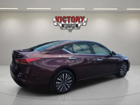 More photos of 2023 Nissan Altima 2.5 SV 4dr Sedan at Victory Motors Lake Orion, MI