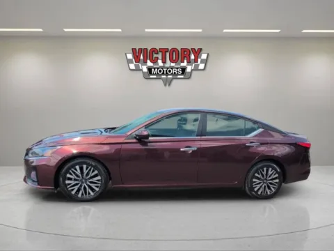 Photos of 2023 Nissan Altima 2.5 SV 4dr Sedan for sale in Lake Orion, MI at Victory Motors Lake Orion