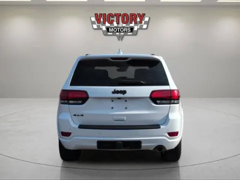 More photos of 2022 Jeep Grand Cherokee WK Laredo E 4x4 4dr SUV at Victory Motors Lake Orion, MI